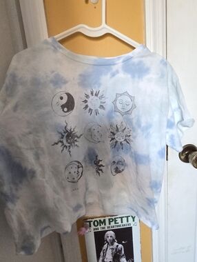 Cropped Blue Tie-Dye Sun & Moon Graphic Tee